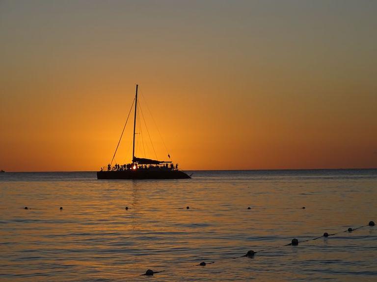 sunsetcruise_pexels-jan-moser-195926278-11479765_800x600